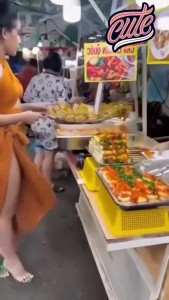 Bắt gặp Hương Thảo cho chem chép đi chợ cuối năm