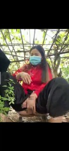 đang ra vườn hái rau mà nứng thì phải làm sao ta???
