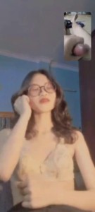 Gái xinh video call show vú cho bạn trai sóc lọ