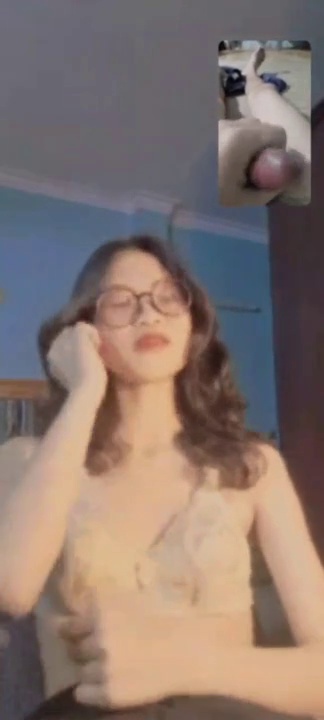 Gái xinh video call show vú cho bạn trai sóc lọ