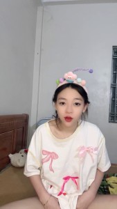 Meiibi khoe vếu, có tròn có đẹp không các anh