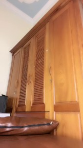 Bé Min cứ muốn khoe con hàu mọng nước với các anh thôi
