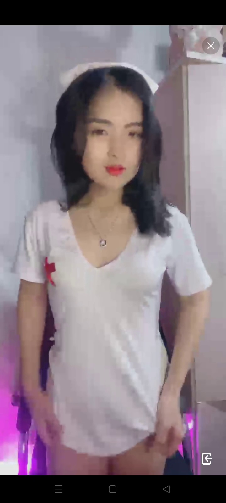 Có anh nào muốn được cô y tá như thế này chăm không ạ?