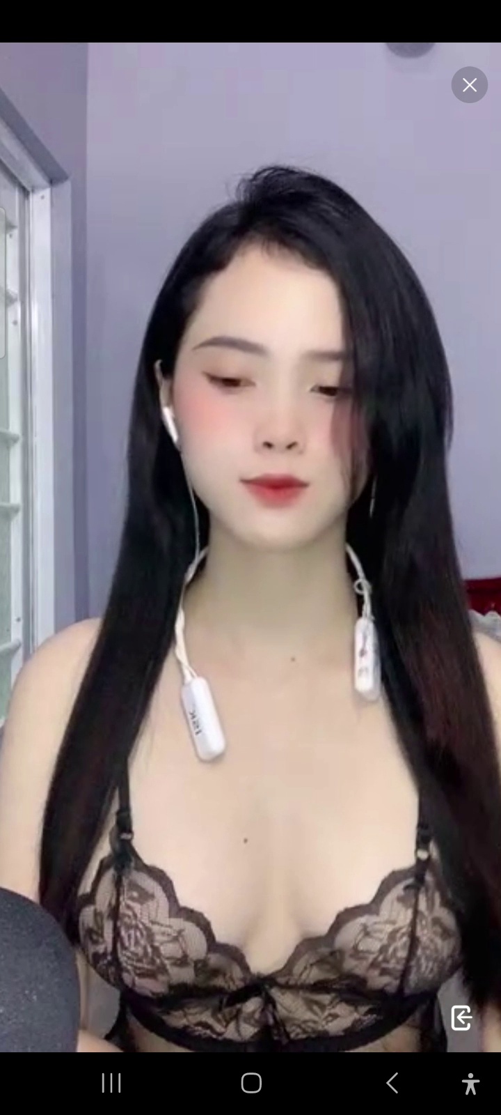 Dễ thương vậy mà đi show hàng :(( anh nào cưới em nó điiiiiii