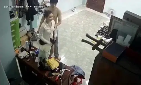 Giáng Sinh thằng hàng xóm tặng vợ cái áo mới và cái kết