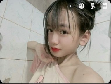 Mai Nhi cả gương mặt và “nụ cười” đều non mơn mởn