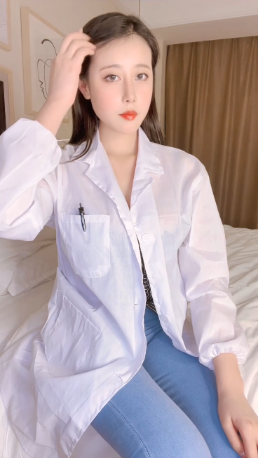 Nữ bác sĩ xinh đẹp nhưng bất hạnh vì mắc phải bệnh Nứng
