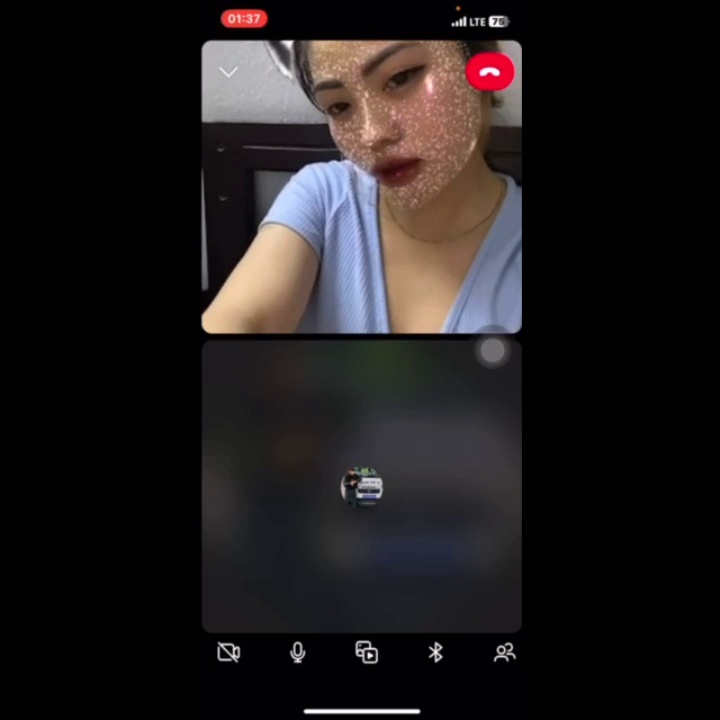 Thúy Trúc call video cùng bạn trai khoe 2 núm vú hồng hào