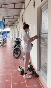 Em học sinh mà chày anh to muốn khóc