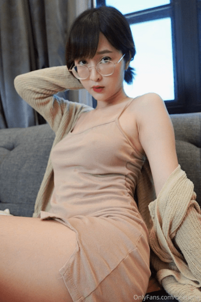 Clip cô giáo Deerlong dạy sinh đeo kính phần 2