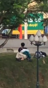 Clip cặp Sửu nhi mây mưa trước mặt tiền của F88 đang hot