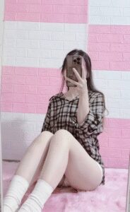 Clip đâm xuyên qua chiếc quần lọt khe trắng của em Thu Dung