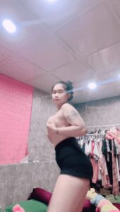 Lộ clip cô chủ shop quần áo Tiktok live bán bưởi cho tư bản