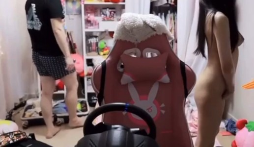Streamer Addie Lynn quên tắt live và cái kết cực kỳ bổ mắt
